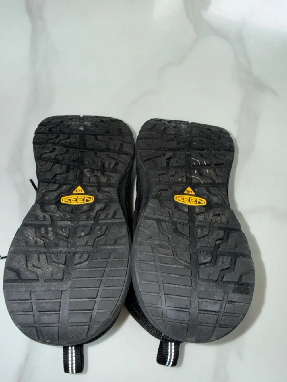 KEEN Men's Black Mid-Height Hiking Boots